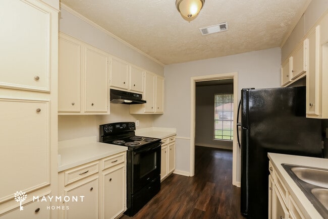 Building Photo - 5377 Brookhollow Dr