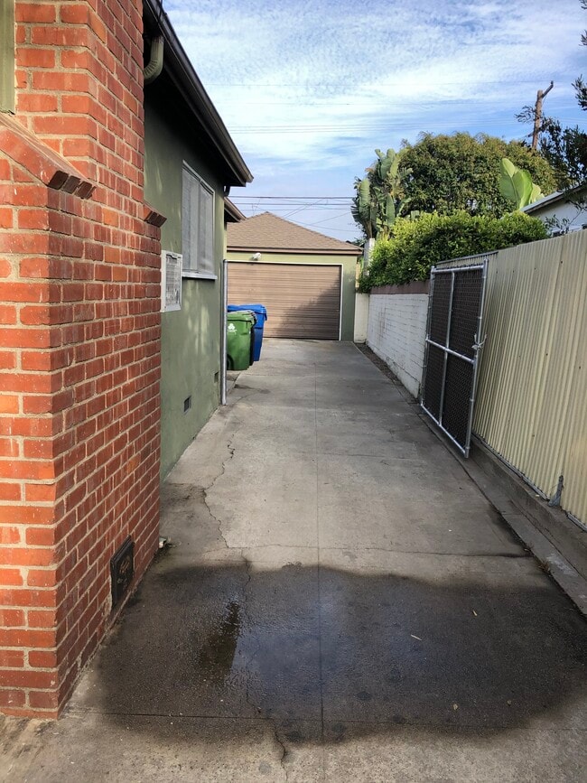 Driveway to Garage - 8112 Loyola Blvd