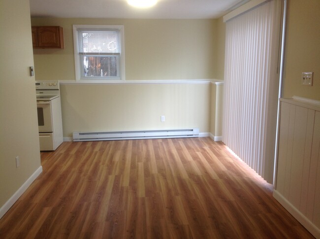 33 Stage Rd Unit B, South Deerfield, MA 01373 - Apartments in South ...