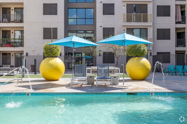 Heated Pool - Curve at Melrose