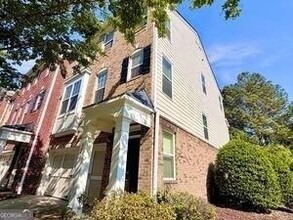 Building Photo - 6243 Sawtooth Oak Ct SE