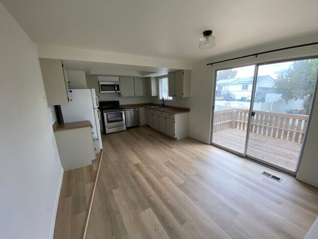 Building Photo - 692 W 1400 S