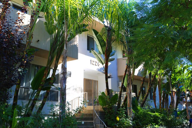 Foto del edificio - 1226 N Fuller