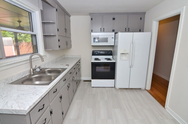 Foto del edificio - 5019 Raywood Ln