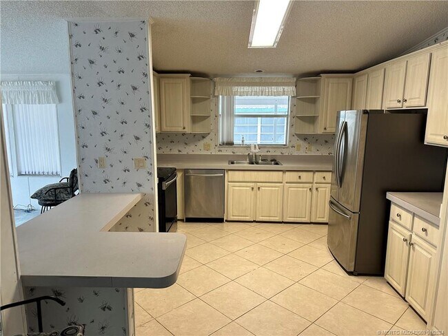 Building Photo - 211 SE Paradise Pl