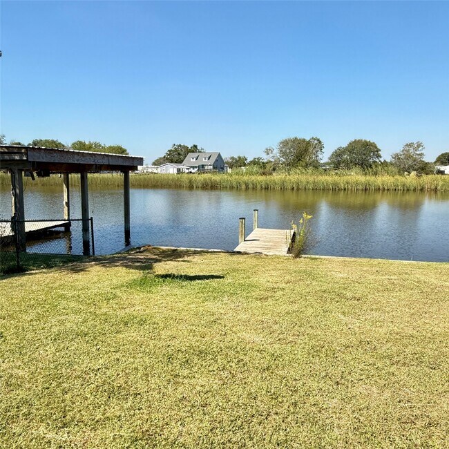 Building Photo - 143 Bastrop Bayou Dr