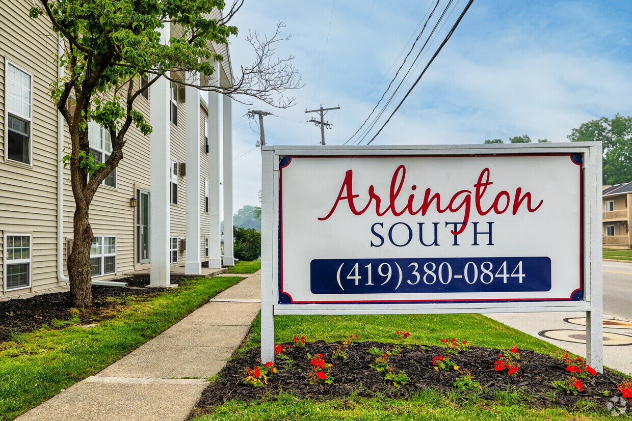 Señal de Arlington Sur - Arlington South Apartments