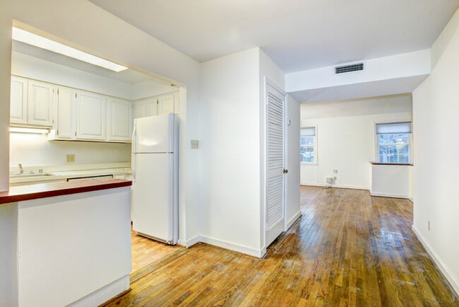 Building Photo - 2204 Washington Ave