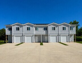 Building Photo - 1806 Azlin Pl