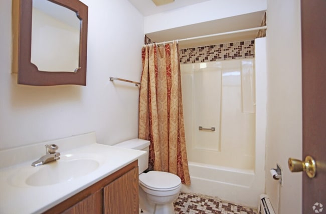 Interior Photo - 250 Yates Ave