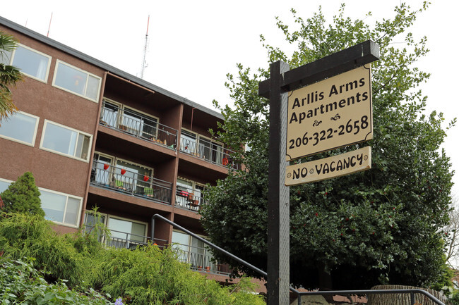 Building Photo - Arlis Arms Apartments