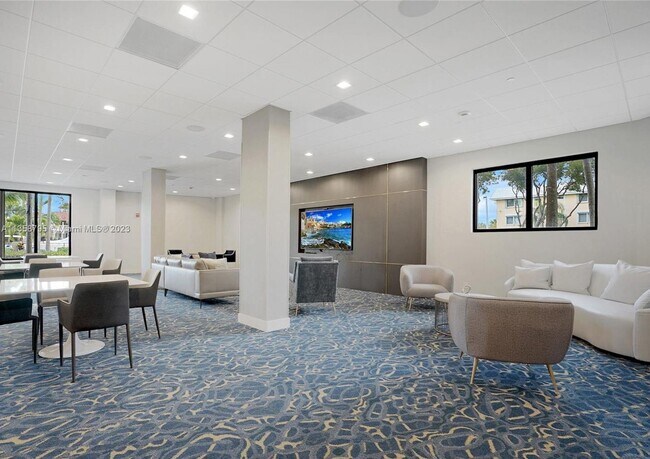 Foto del edificio - 90 Edgewater Dr