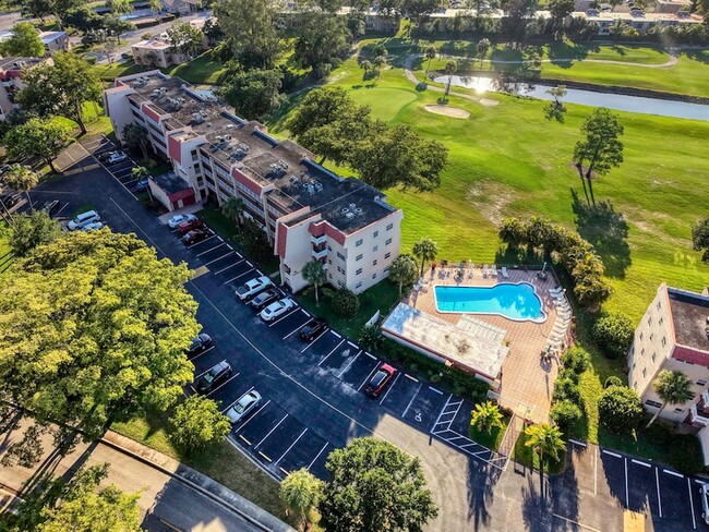 Photo - 1035 Country Club Dr Apartment