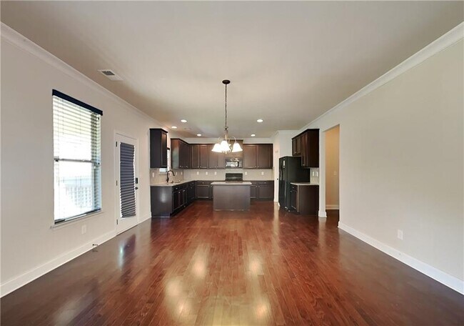 Building Photo - 380 Devon Creek Ct NE