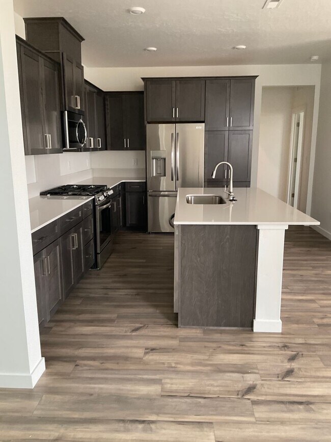 Foto del edificio - Beautiful New home in Eagle Ridge
