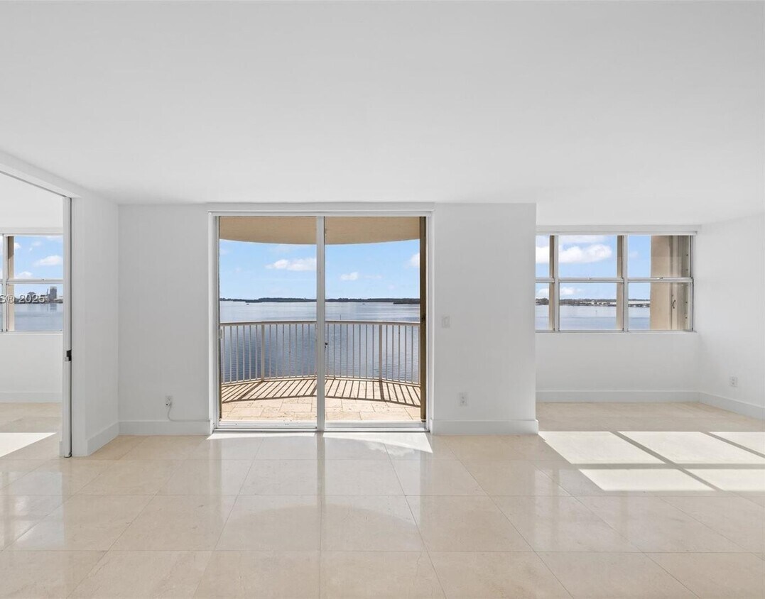 Primary Photo - 1420 Brickell Bay Dr