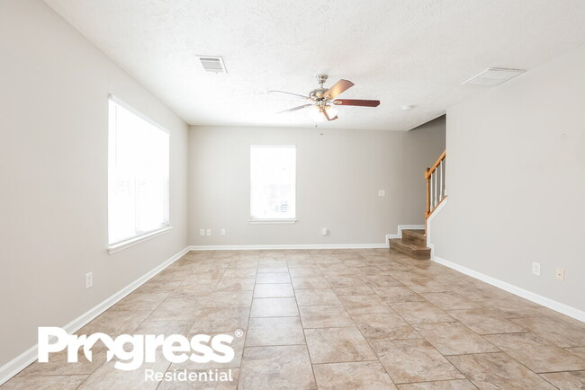 Building Photo - 300 Sarna Dr