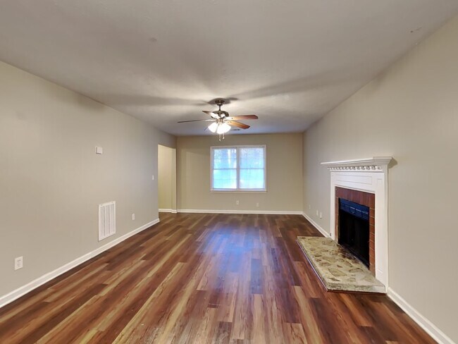 Building Photo - 445 Springlake Dr