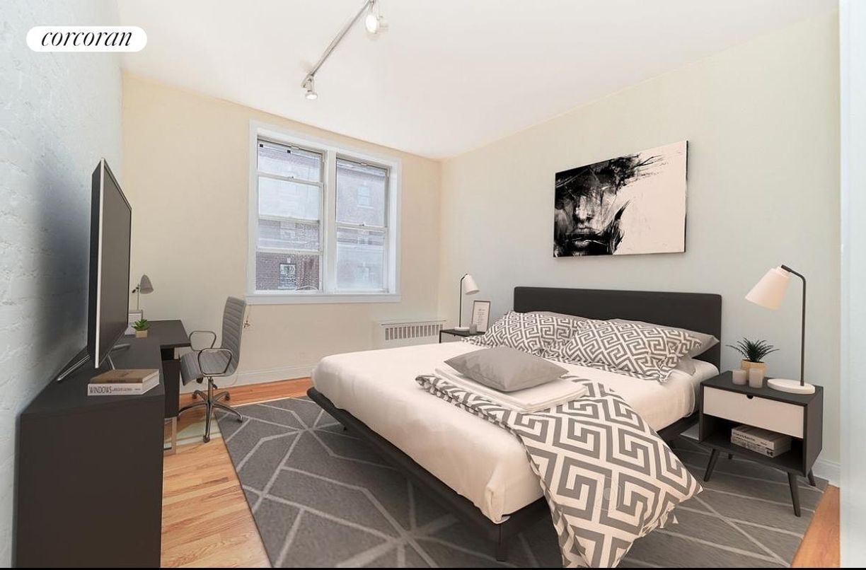 Primary Photo - 233 E 12th St