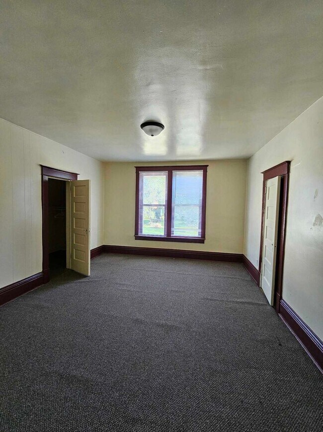 Building Photo - 812 E Cantrell St