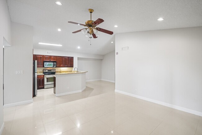 Foto del edificio - 7640 Westwood Dr