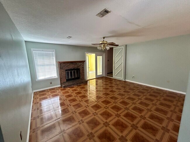 Foto del edificio - 305 Green Oak Dr