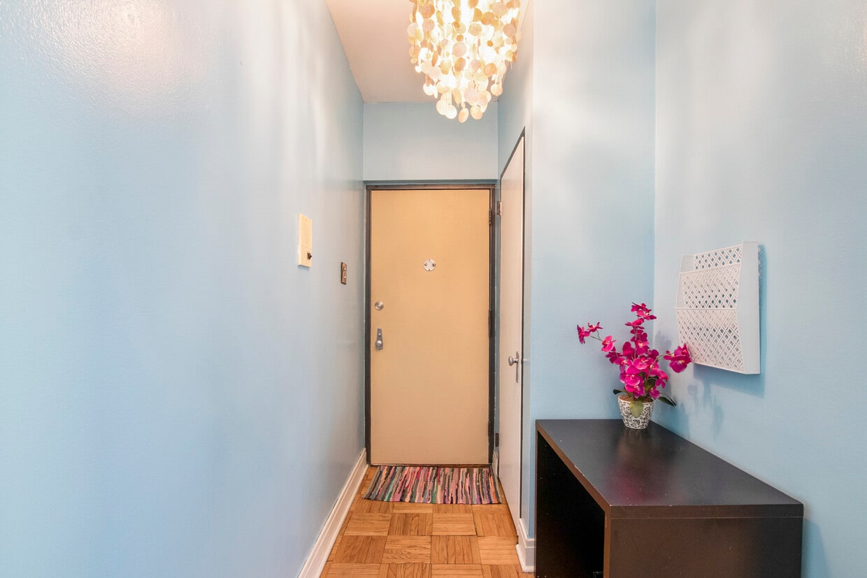 Foyer - 5040 N Marine Dr