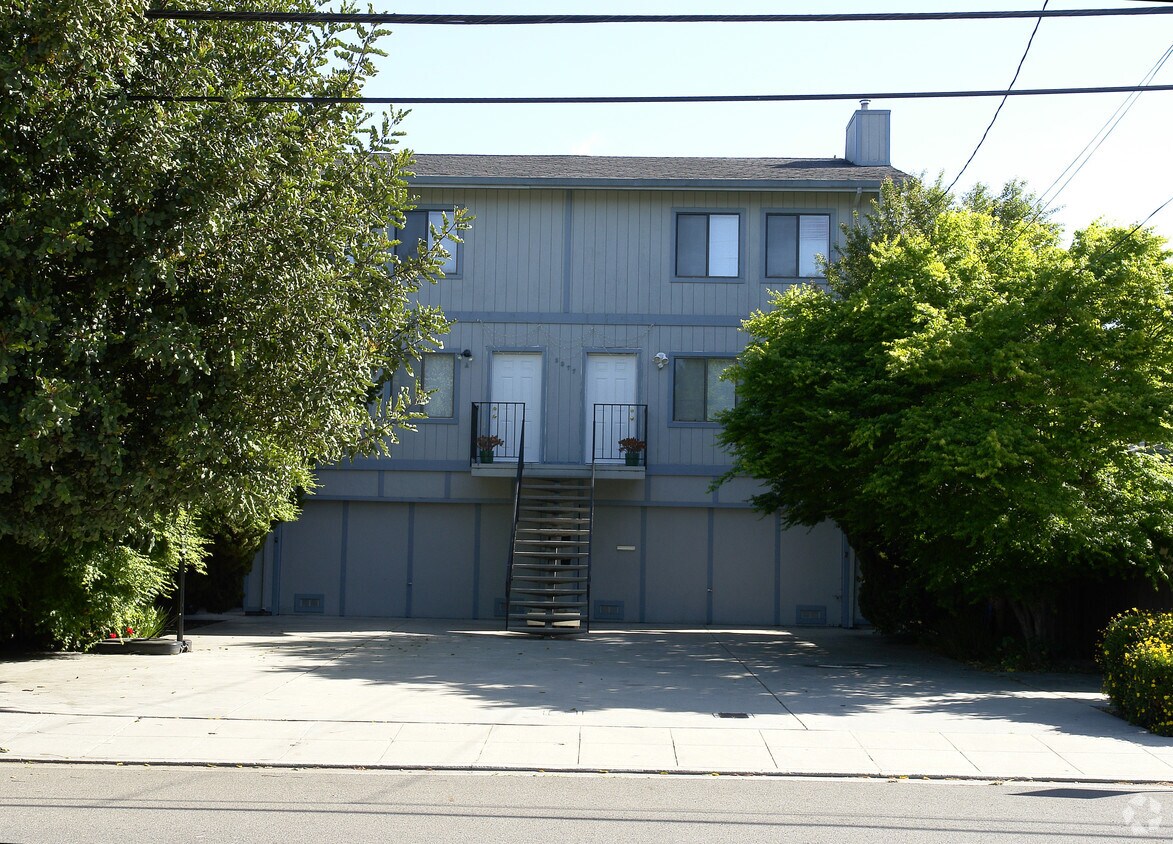 Primary Photo - 2865 Blenheim Ave