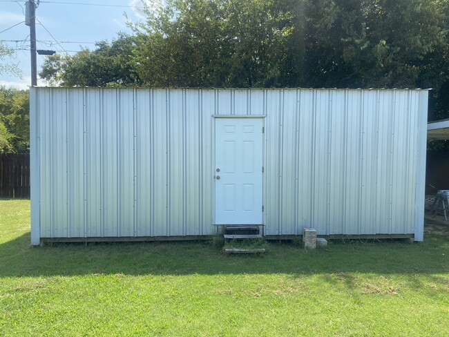 Building Photo - 222 Trailwind St