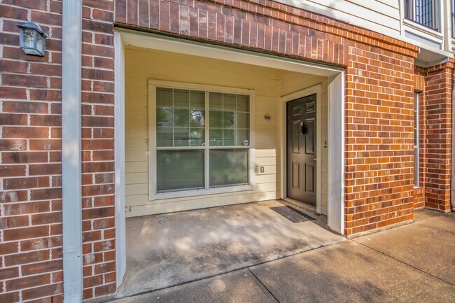 Building Photo - 9200 Westheimer Rd