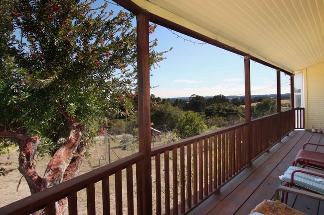 Foto del edificio - 48 Valley View Rd