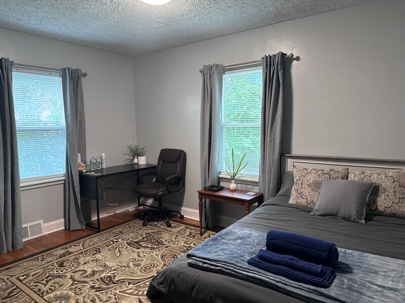 Foto principal - 1836 S Robberson Ave