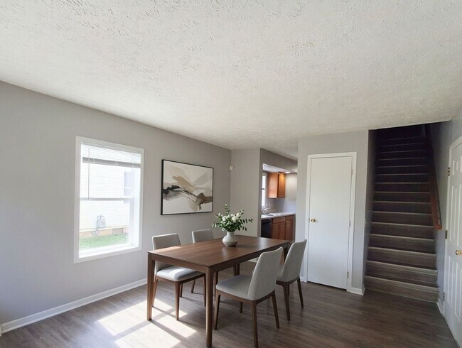 Foto del edificio - 4 Bed / 2 Full Bath House on a Quiet Dead-End Street — Attached Garage, Central A/C, W/D Hookups ...