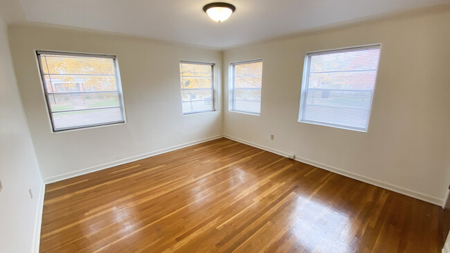 Living room - 227 W Dunklin St