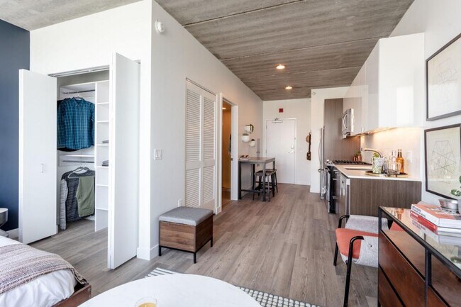 Building Photo - 0 bedroom in Chicago IL 60622