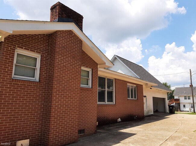 Building Photo - 4 br, 3 bath House - 1430 Queen City Ave R...