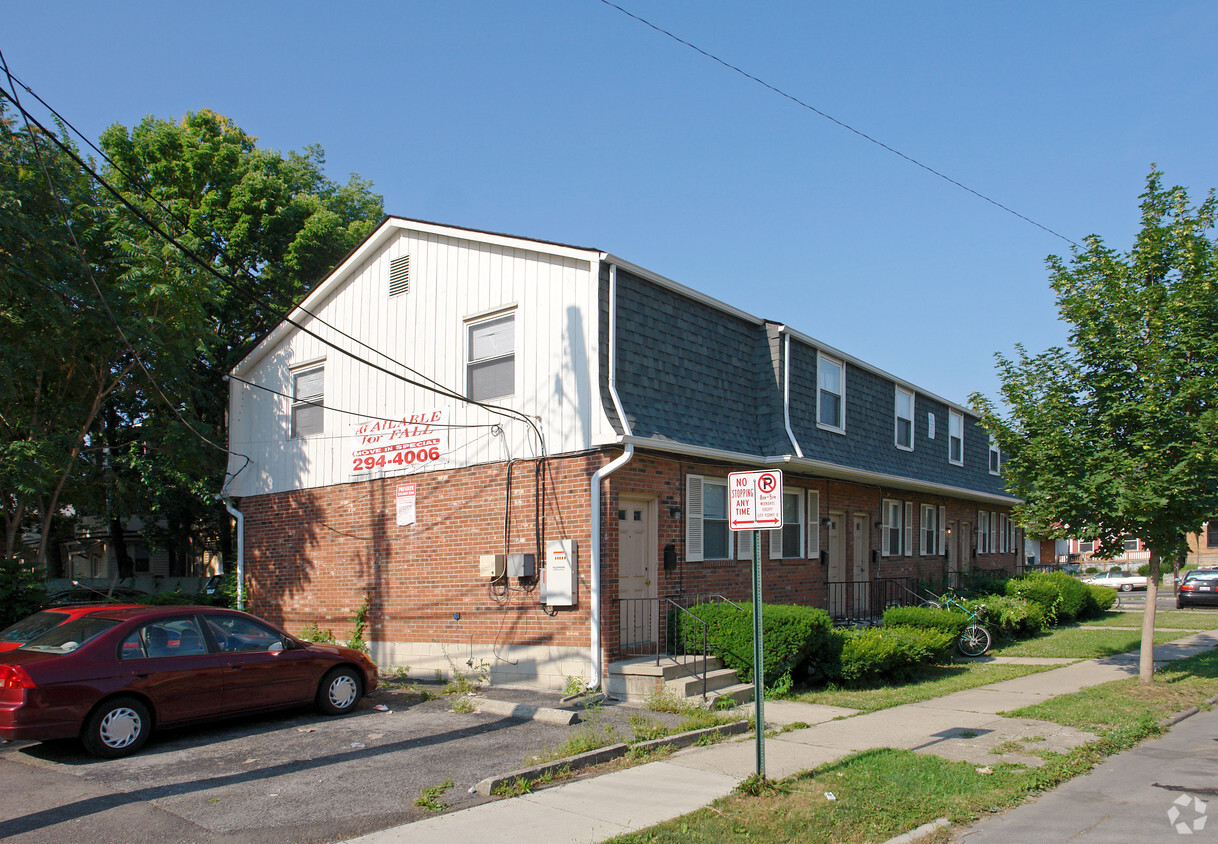 Primary Photo - 1550 Neil Ave