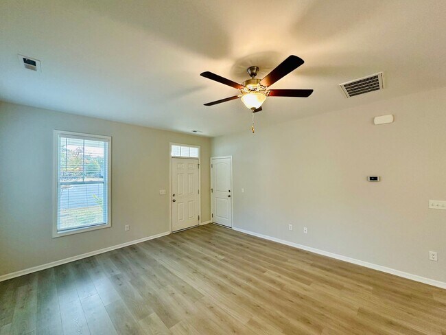 Foto del edificio - Leland - Newer construction house with two-car garage!