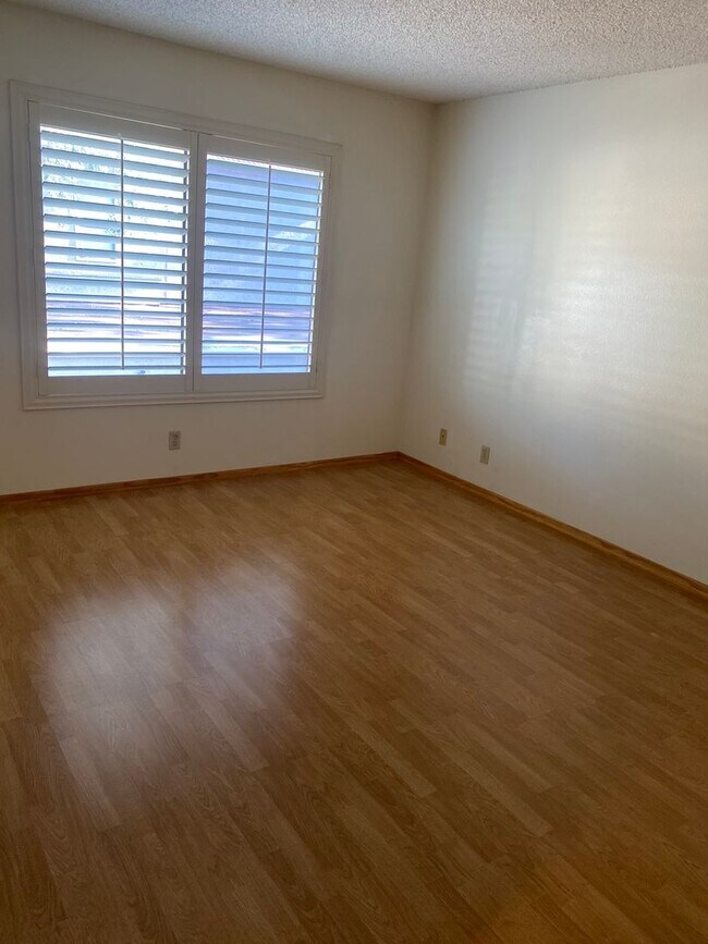 Foto del edificio - 2 bed, 1 bath Spring Time condo