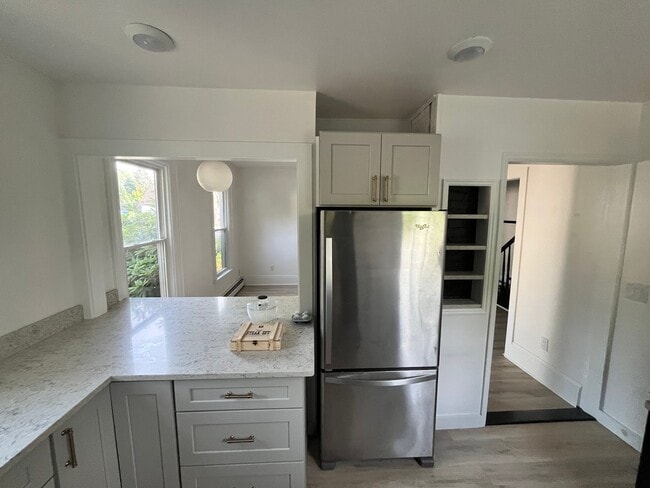 Building Photo - 93 Seavey St
