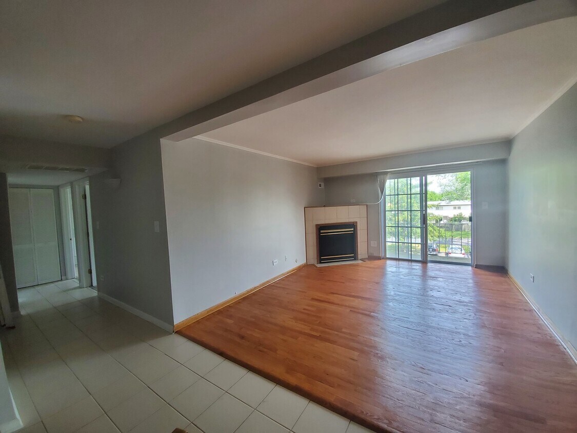 Primary Photo - 1625 N Windsor Dr