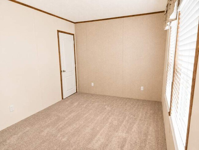 Building Photo - 315 Robin Ann Ave