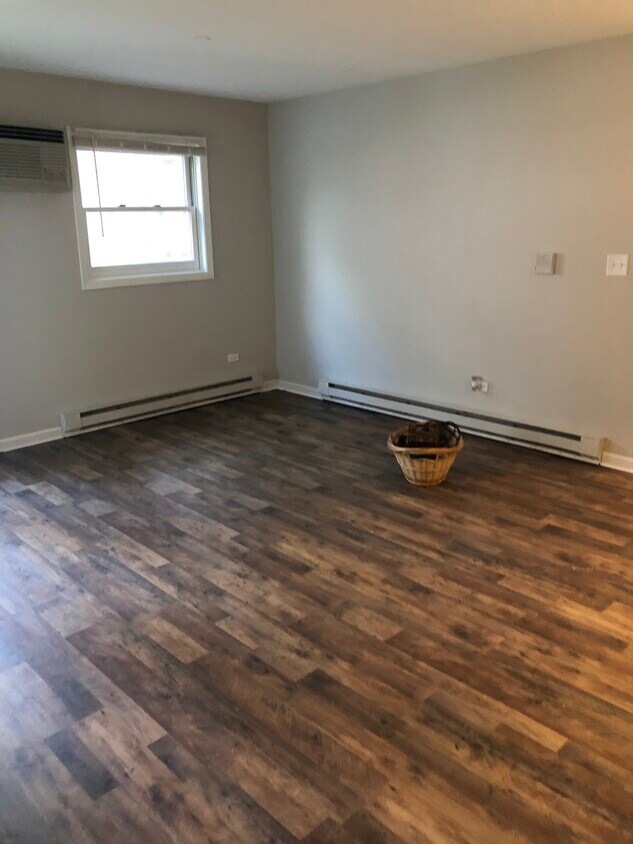 Living room - 1330 Cunat Ct