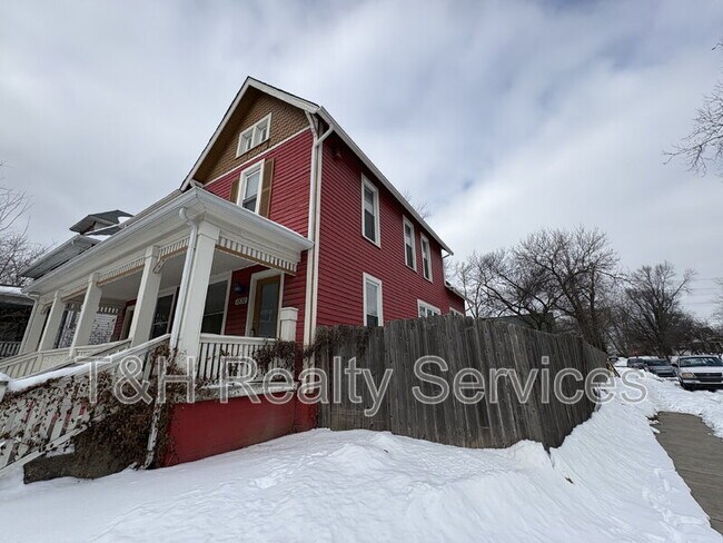 Foto del edificio - 1820 E 12th St