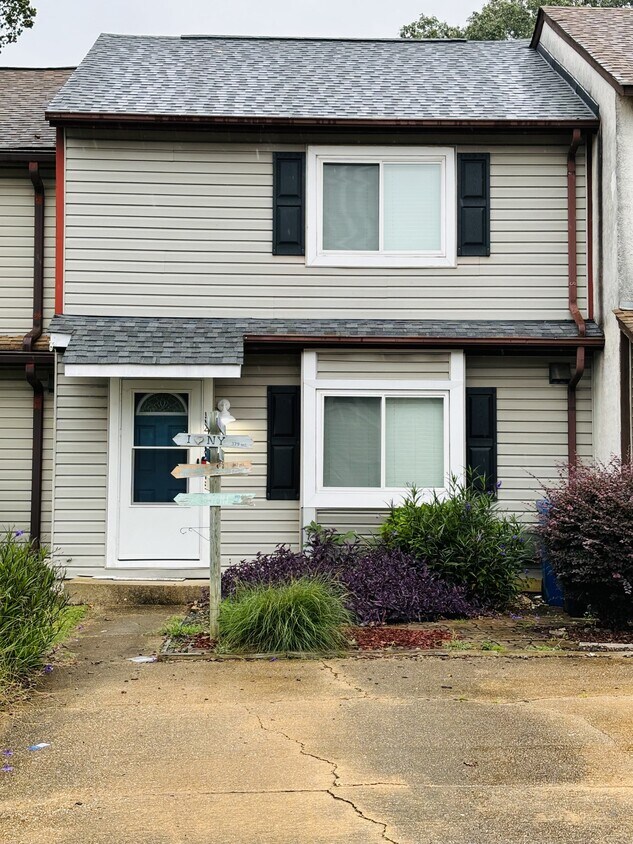 Primary Photo - 478 Hill Meadow Dr