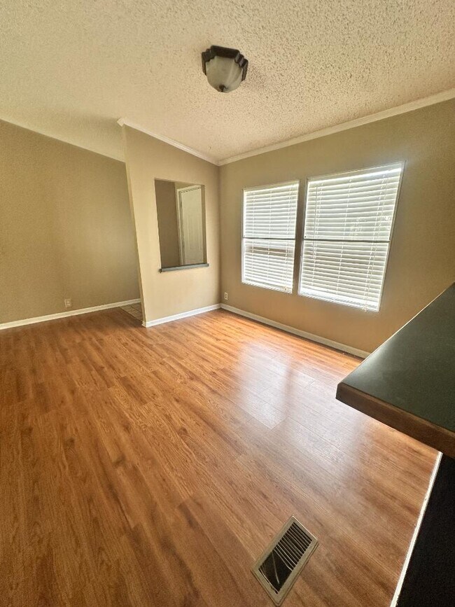 Foto del edificio - 533 Covey Cir