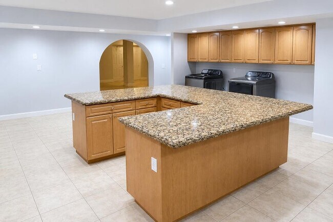 Foto del edificio - 1223 W 27th St