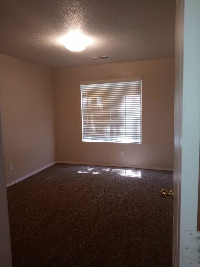 Foto del edificio - VENTANA RANCH-Bedroom,Full Bath Downstairs!!!