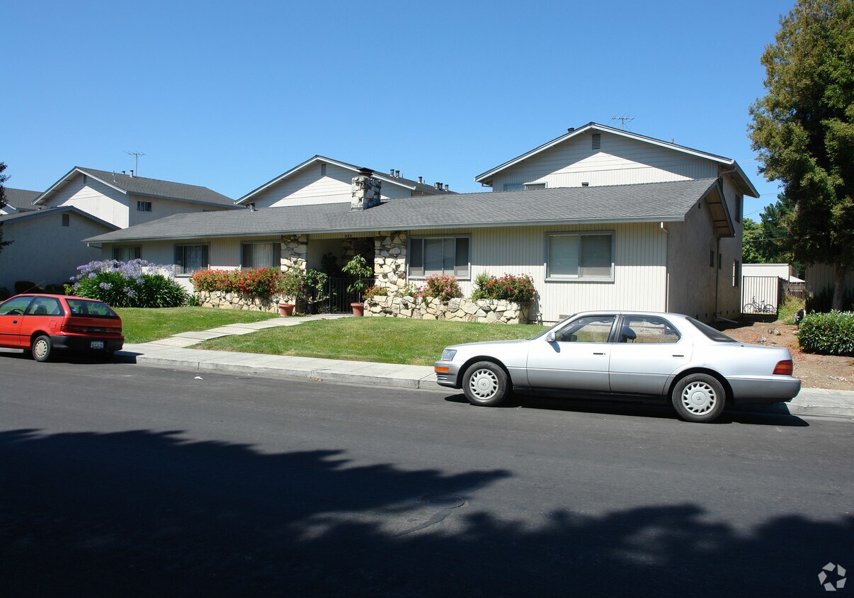 880 - 884 Burbank Dr - 880-884 Burbank Dr
