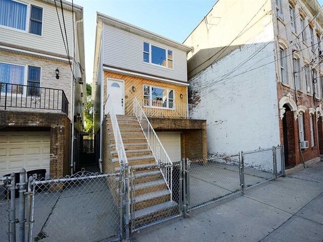 Foto principal - 89 Webster Ave